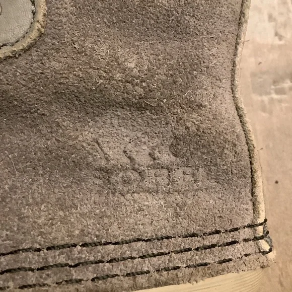 Sorel Joan of Arc Gray Fur-Trimmed Winter Boots - Picture 6 of 9